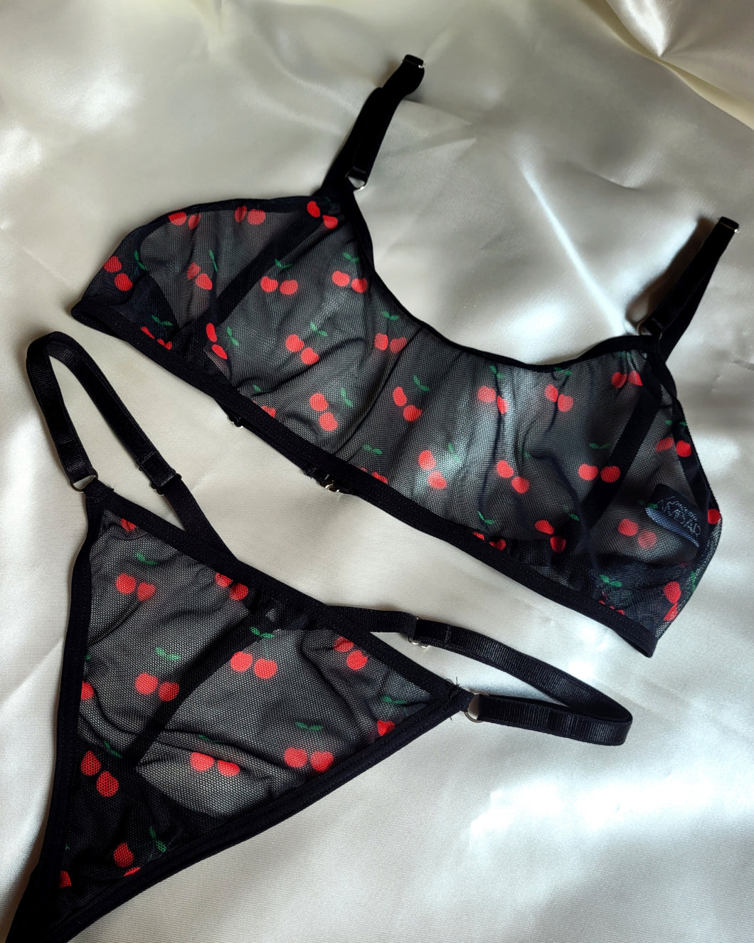 Set CHERRY BLACK